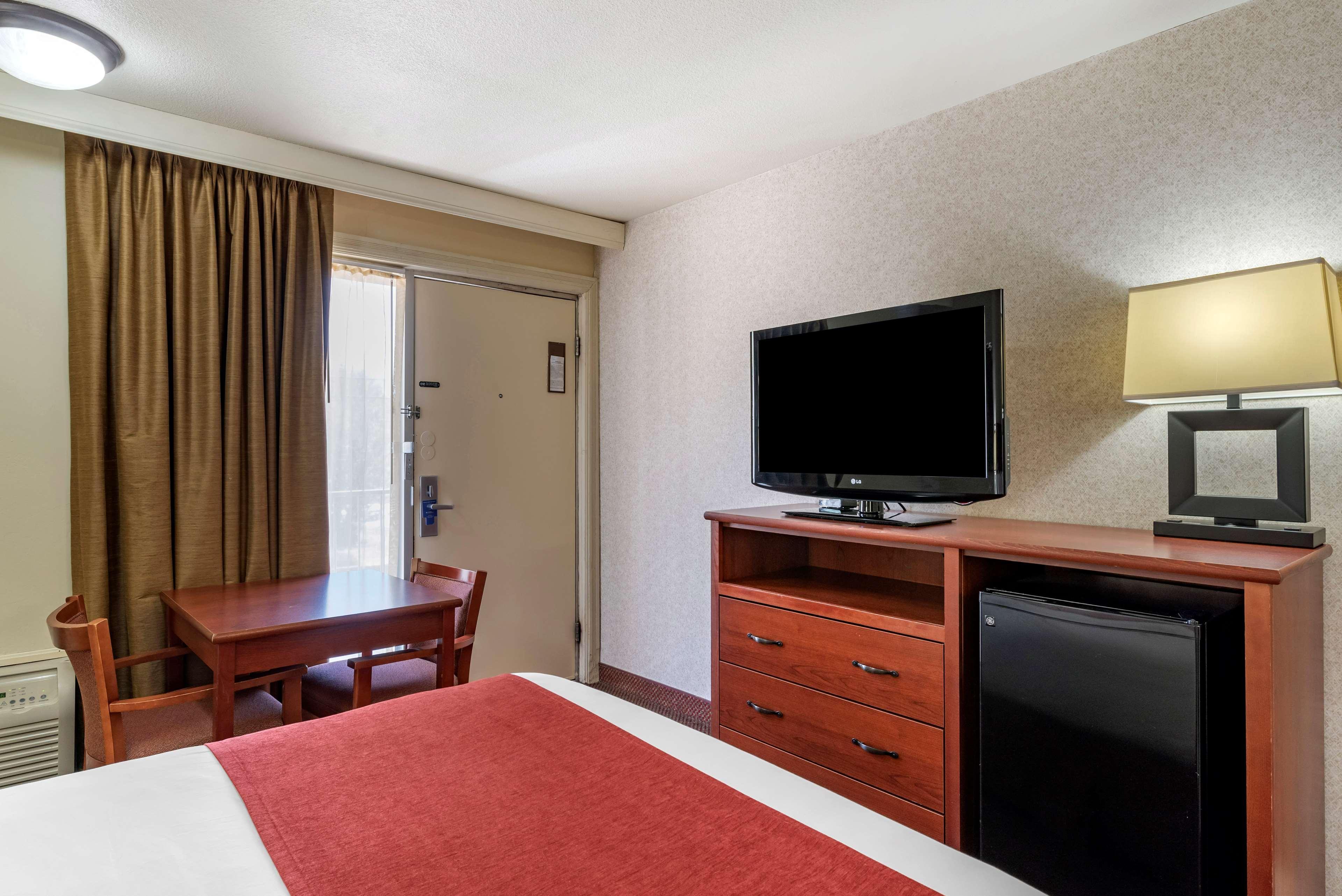 Best Western Sherwood Inn Clarksville Bagian luar foto
